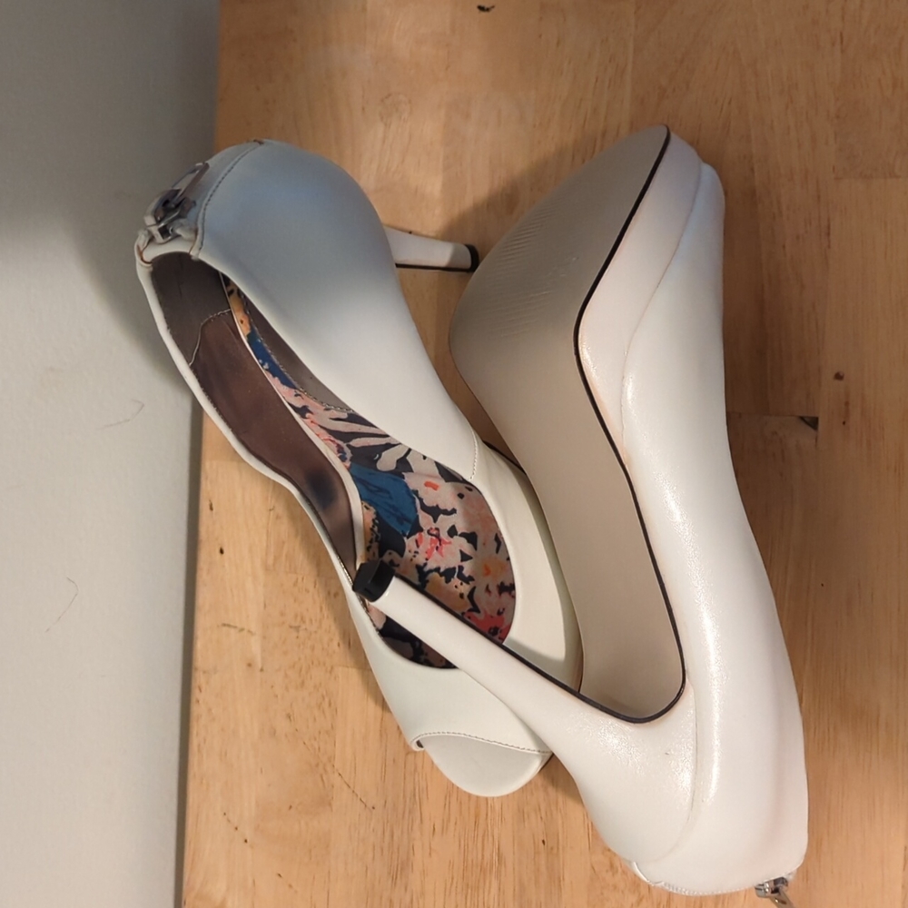 Shoes - Picture 5 of 5